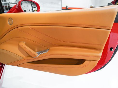 Used 2015 Ferrari California T RWD image 19