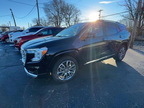 Used 2022 GMC Terrain Denali w/ Denali Premium Package image 4