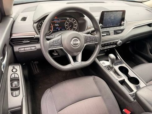 Used 2024 Nissan Altima 2.5 SV FWD image 19