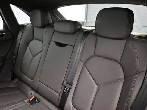 Certified 2023 Porsche Macan AWD/4WD image 6