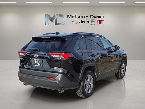 Used 2025 Toyota RAV4 XLE image 5