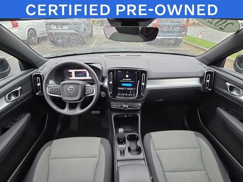 Certified 2025 Volvo XC40 B5 Core AWD/4WD image 5