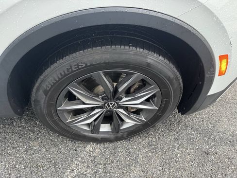 Used 2024 Volkswagen Tiguan SE AWD/4WD image 38