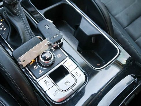 Used 2022 Kia Telluride SX w/ SX Prestige Package image 26