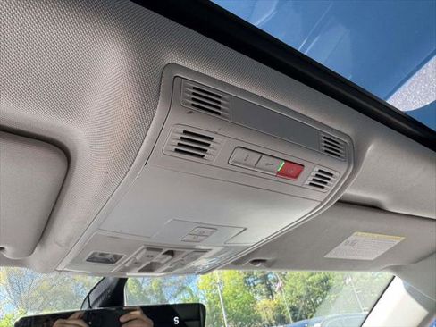 Used 2021 Volkswagen Tiguan SE w/ Panoramic Sunroof Package AWD/4WD image 31