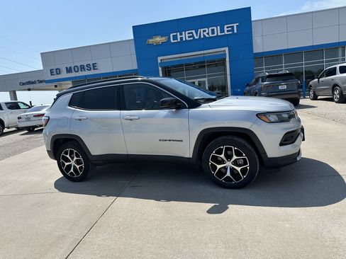 Used 2024 Jeep Compass Limited AWD/4WD image 4