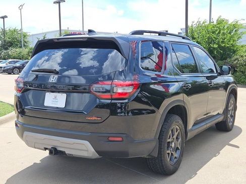 Certified 2025 Honda Pilot TrailSport image 5