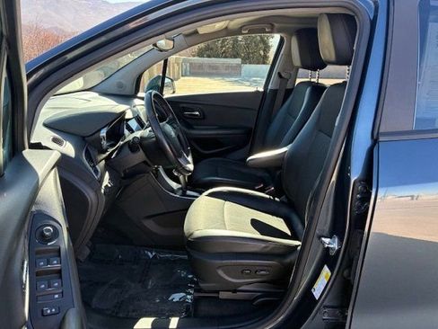 Used 2022 Chevrolet Trax LT w/ Driver Confidence Package image 11