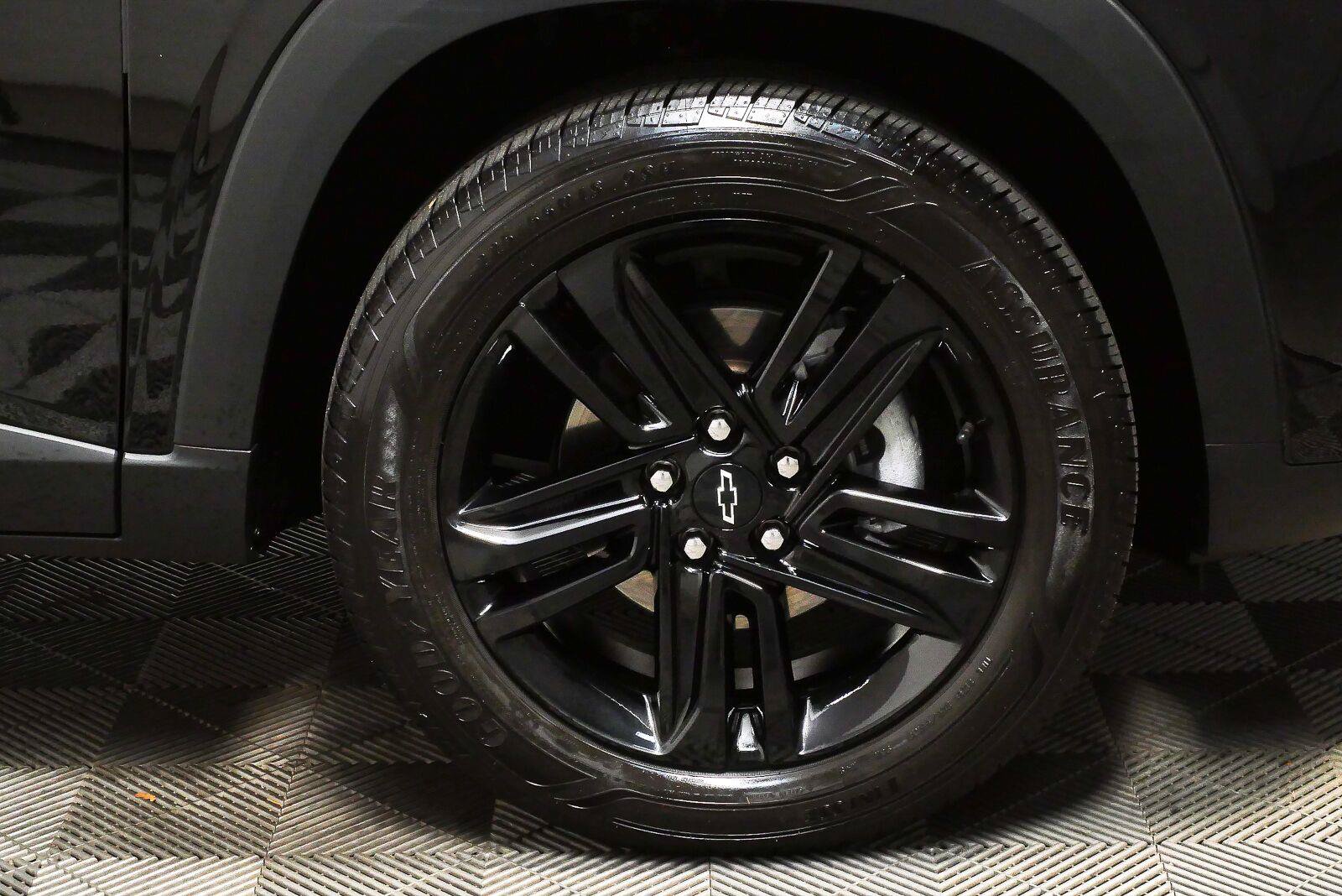 Used 2025 Chevrolet Trax ACTIV w/ Sunroof Package FWD image 37