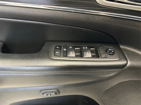 Used 2019 Jeep Grand Cherokee Limited image 25