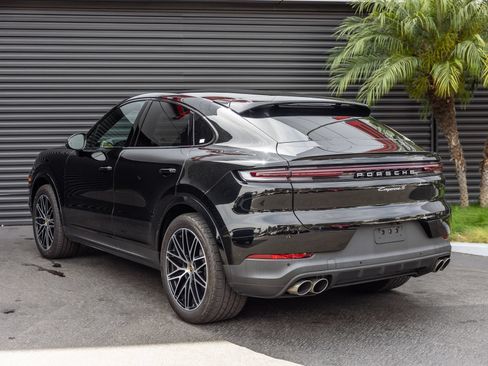 Certified 2024 Porsche Cayenne S AWD/4WD image 3