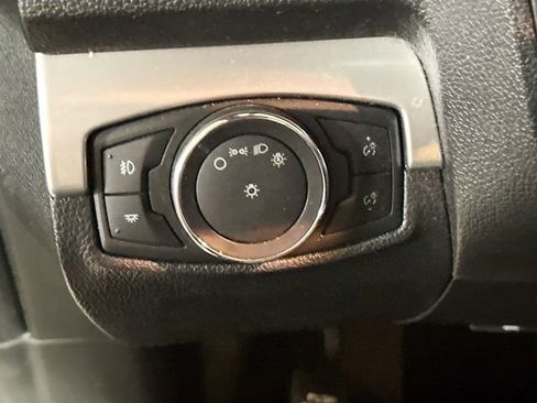 Used 2016 Ford Explorer XLT image 11