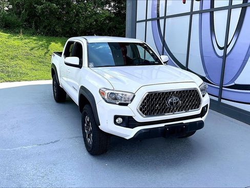 Certified 2019 Toyota Tacoma TRD Off-Road w/ Technology Package AWD/4WD image 40
