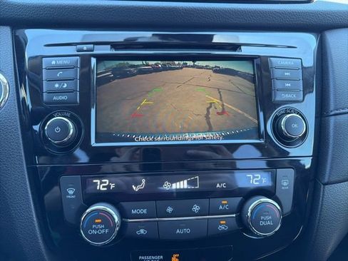 Used 2019 Nissan Rogue SV image 23