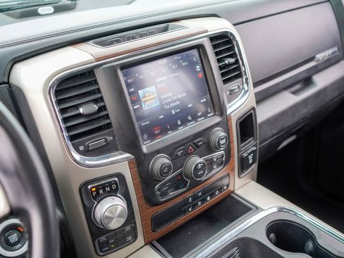 Used 2018 RAM 1500 Laramie w/ Convenience Group AWD/4WD image 29