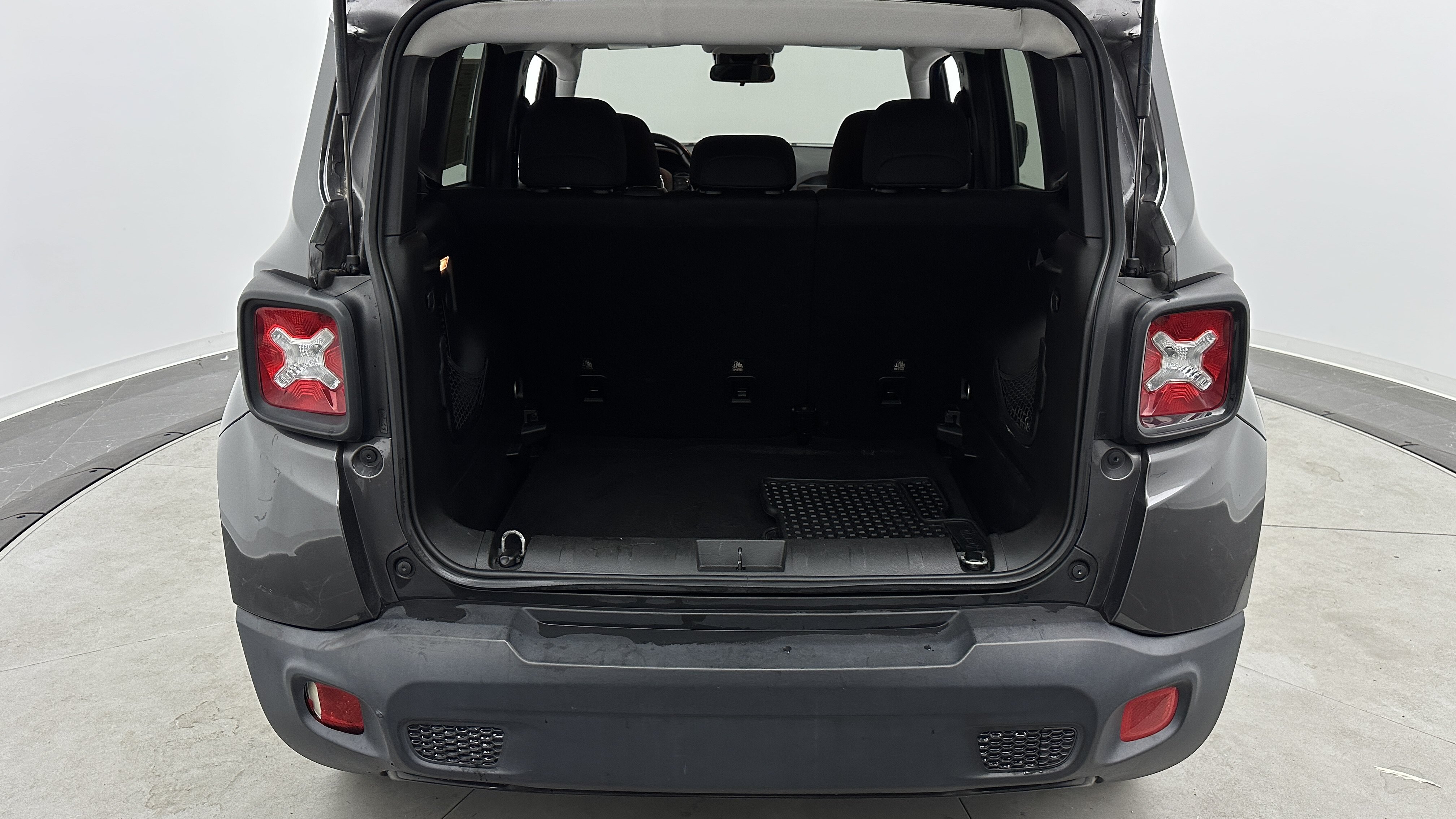 Used 2018 Jeep Renegade Altitude FWD image 29
