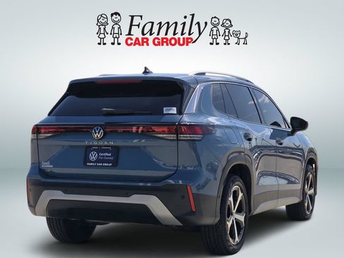 Used 2025 Volkswagen Tiguan SE FWD image 4