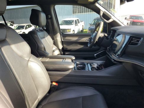 Used 2023 Jeep Wagoneer L Series II image 36