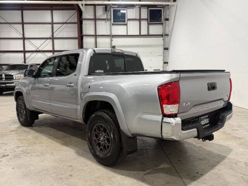 Used 2017 Toyota Tacoma SR5 w/ Tow Package image 10