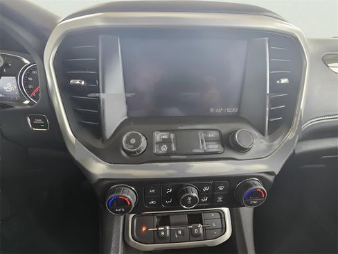Used 2023 GMC Acadia SLE image 40