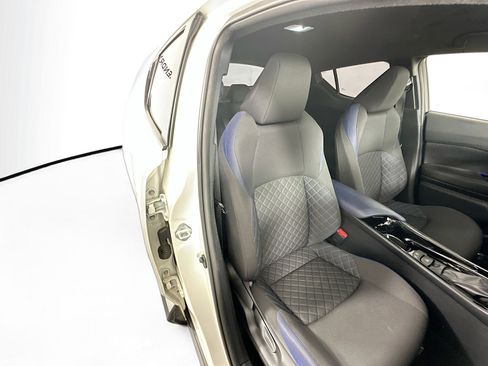 Used 2021 Toyota C-HR XLE image 28