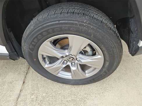 Used 2025 Toyota RAV4 XLE image 25