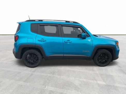 Used 2019 Jeep Renegade Latitude w/ Cold Weather Group image 9