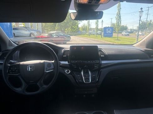 Used 2023 Honda Odyssey Elite image 2