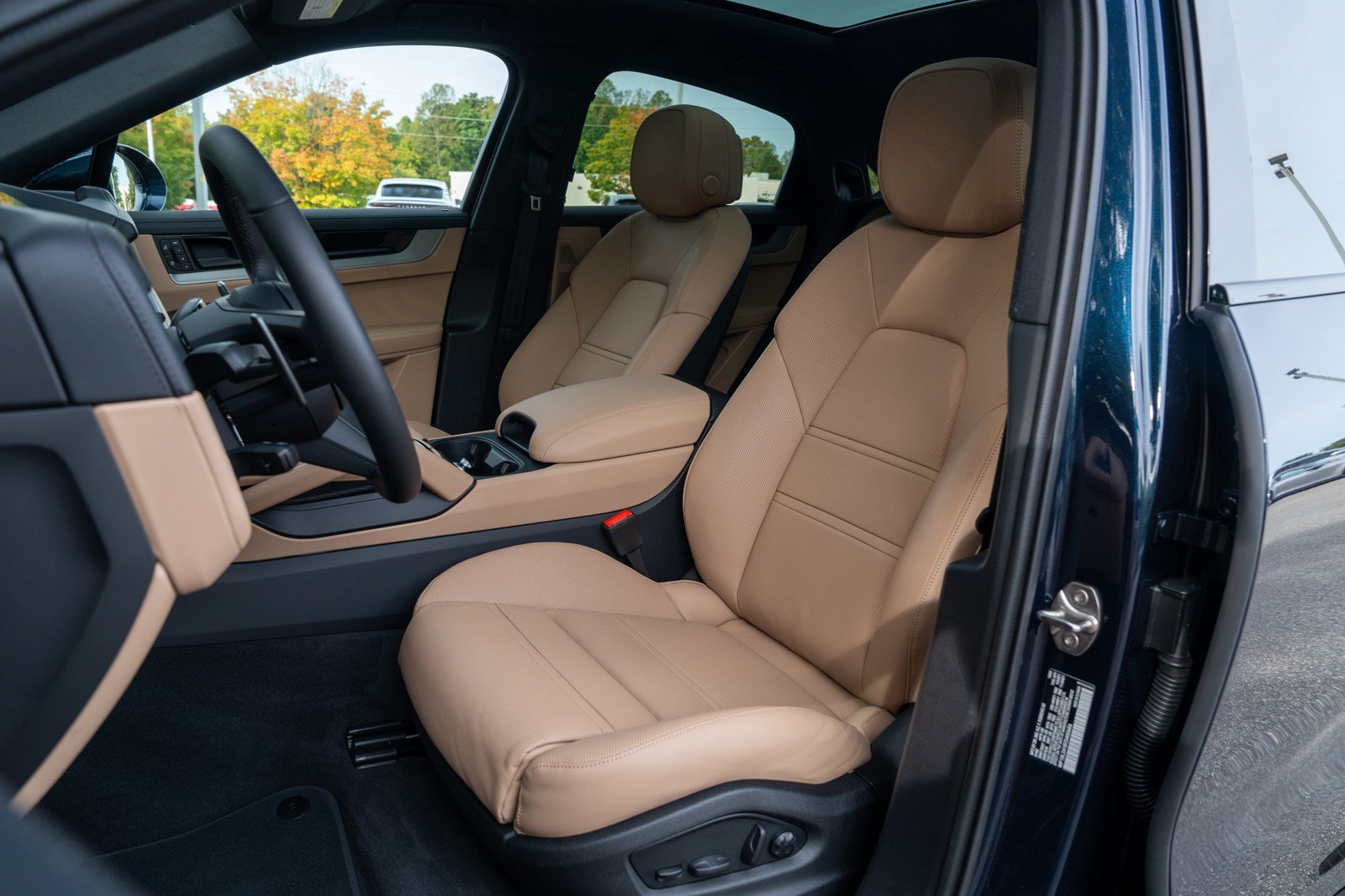 Certified 2026 Porsche Cayenne S AWD/4WD image 5