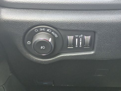 New 2026 Chrysler Pacifica Limited image 18