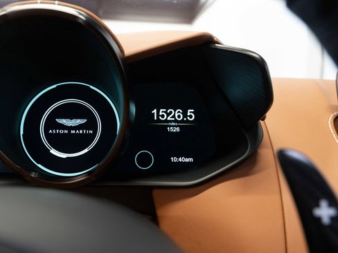 Used 2023 Aston Martin V12 Vantage RWD image 33
