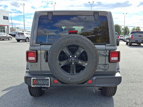 Used 2021 Jeep Wrangler Unlimited Sahara image 6