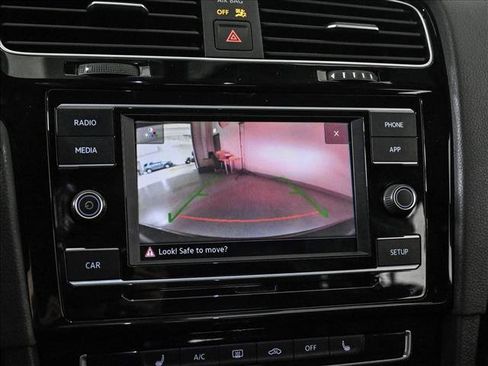 Used 2019 Volkswagen Golf 4-Door FWD image 14
