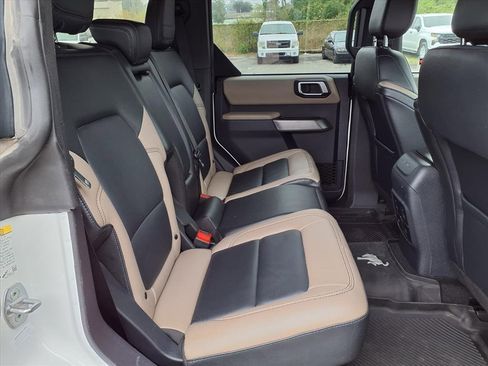 Used 2023 Ford Bronco Wildtrak image 16