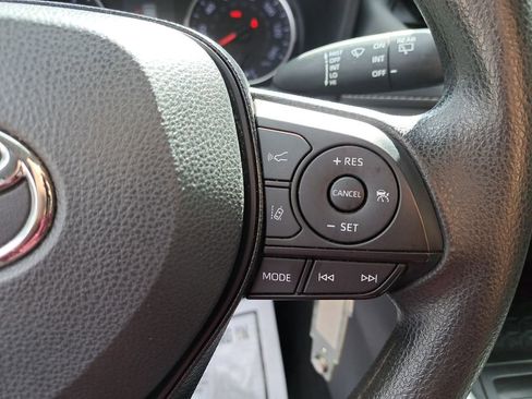 Used 2021 Toyota RAV4 LE image 19