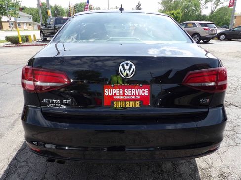 Used 2016 Volkswagen Jetta SE FWD image 4