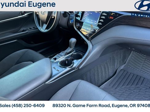 Used 2019 Toyota Camry LE image 18