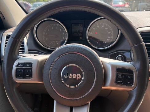 Used 2011 Jeep Grand Cherokee Laredo w/ Security & Convenience Group AWD/4WD image 26