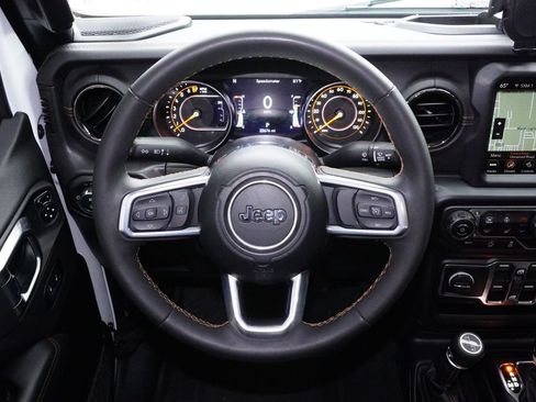 Used 2023 Jeep Gladiator Overland AWD/4WD image 18