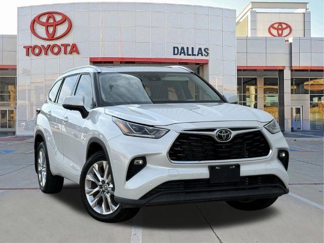 Used 2023 Toyota Highlander Limited FWD image 1