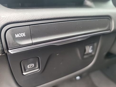 Used 2022 Cadillac Escalade Premium Luxury RWD image 16