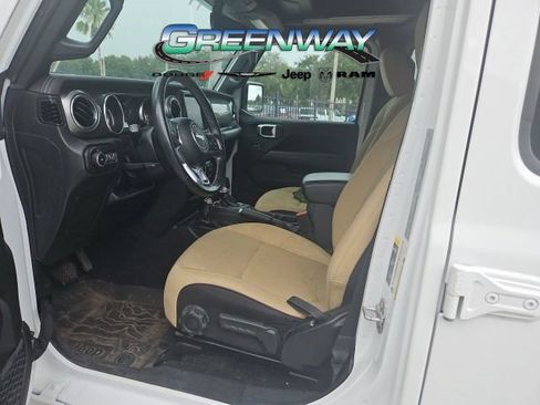 Used 2022 Jeep Wrangler Unlimited Sahara w/ Cold Weather Group AWD/4WD image 16