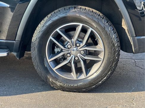 Used 2018 Jeep Grand Cherokee Limited w/ Luxury Group II image 29