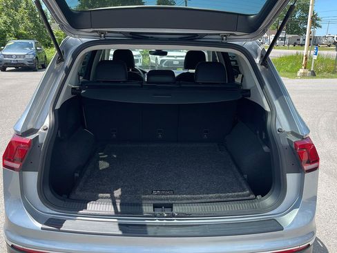 Used 2023 Volkswagen Tiguan SE AWD/4WD image 7