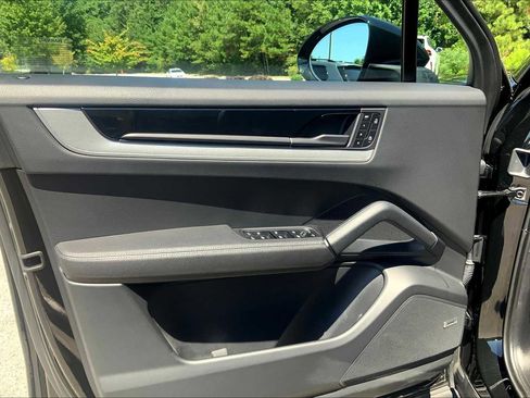 Used 2024 Porsche Cayenne image 71