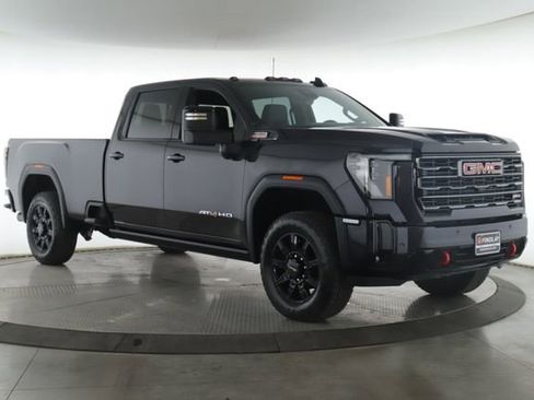 Used 2026 GMC Sierra 2500 AT4 w/ Technology Package AWD/4WD image 2