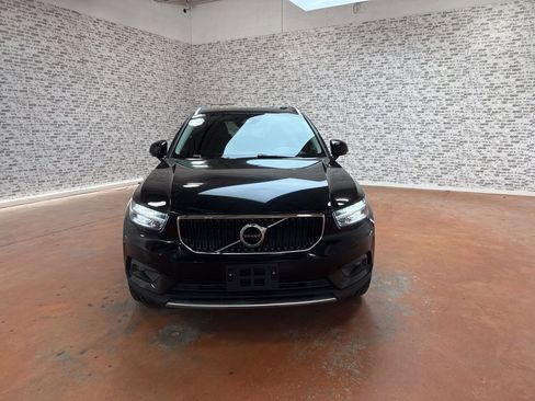 Used 2021 Volvo XC40 T5 Momentum w/ Protection Package Premier image 2