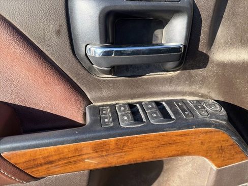 Used 2018 Chevrolet Silverado 1500 High Country image 48