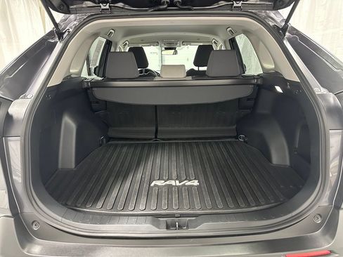 Used 2025 Toyota RAV4 XLE AWD/4WD image 49