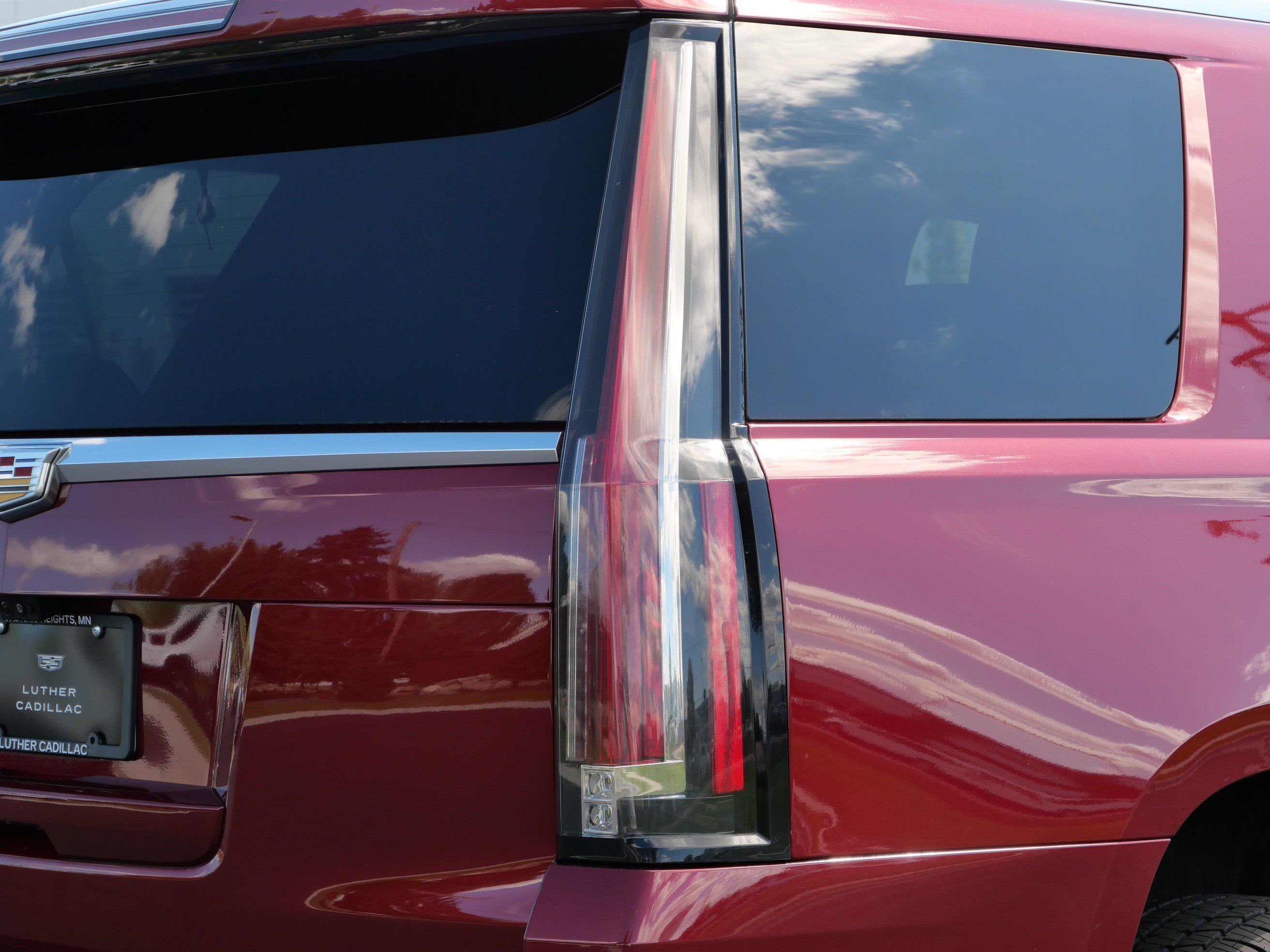 Used 2017 Cadillac Escalade Luxury AWD/4WD image 17